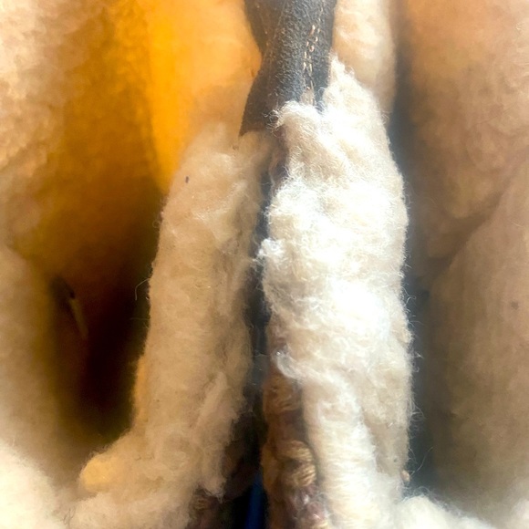 Bearpaw Distressed Boots - Picture 6 of 7